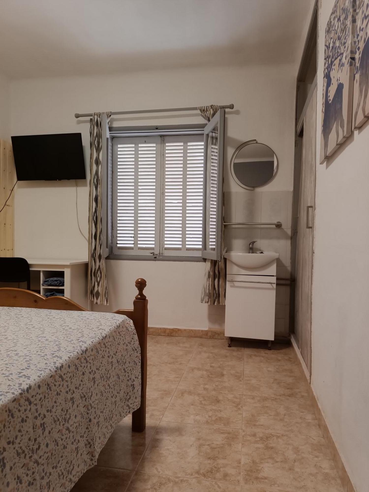 Hostal Belgica Palmanova Buitenkant foto