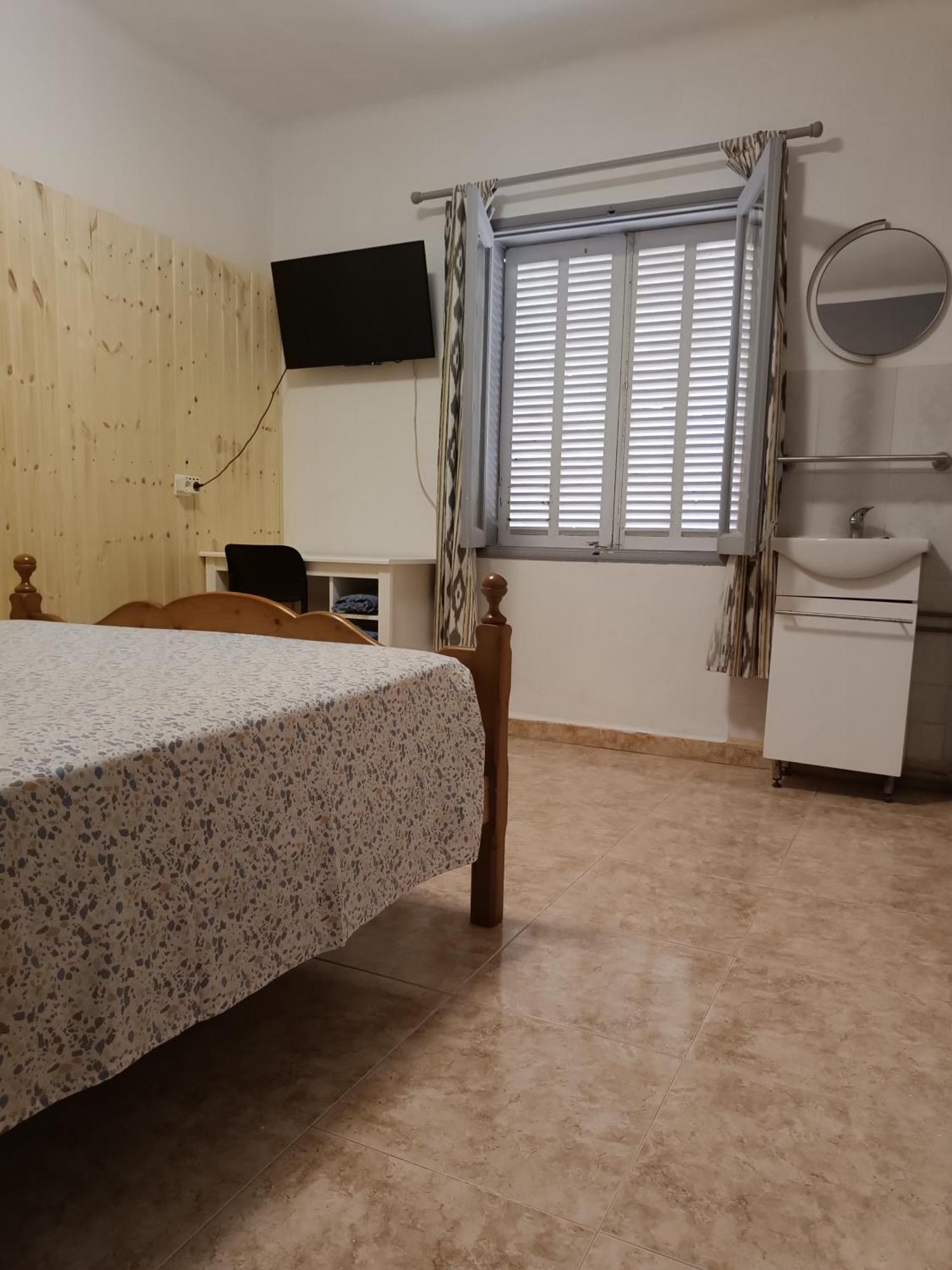 Hostal Belgica Palmanova Buitenkant foto