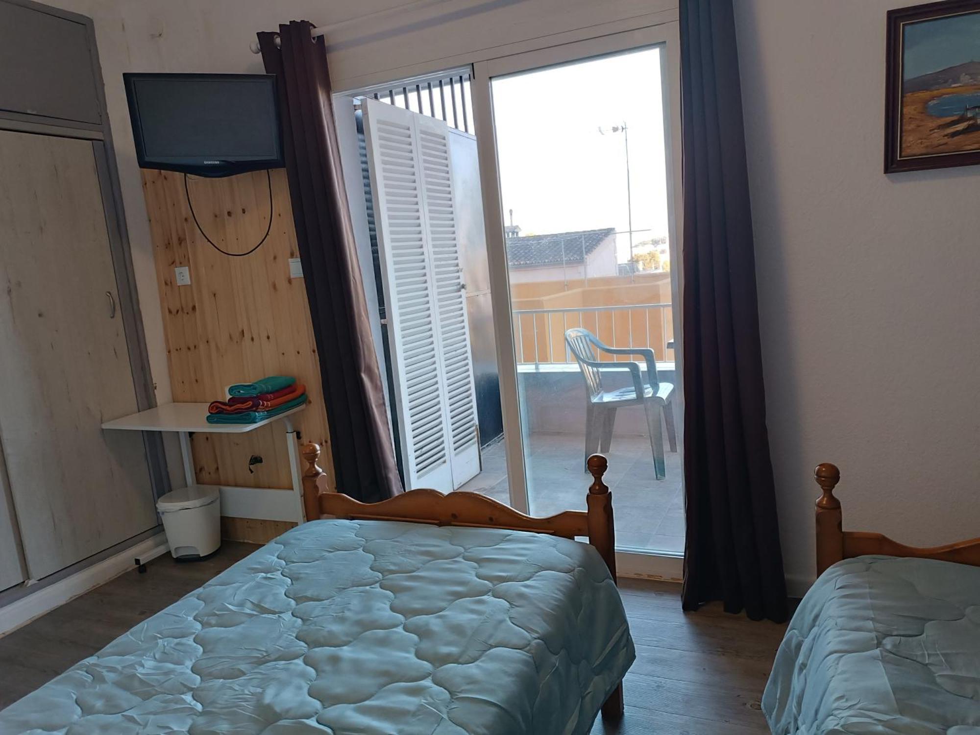 Hostal Belgica Palmanova Buitenkant foto